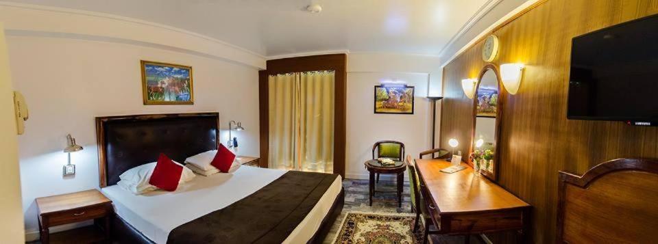 Hotel Galaxy การาจี ภายนอก รูปภาพ