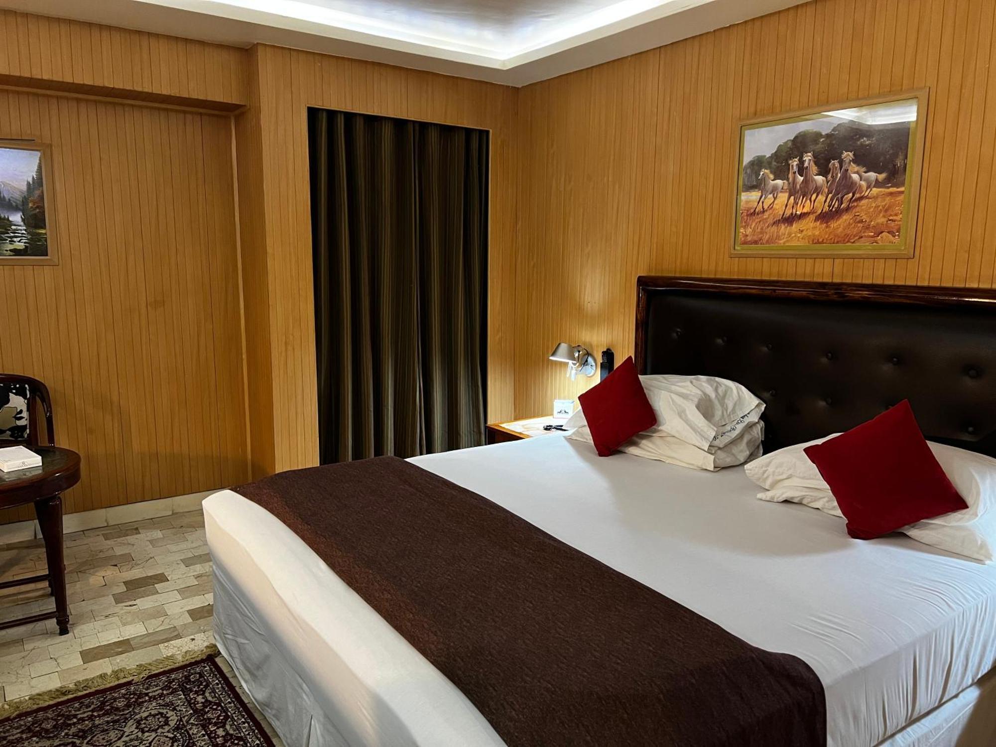Hotel Galaxy การาจี ภายนอก รูปภาพ
