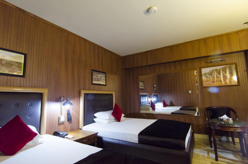 Hotel Galaxy การาจี ภายนอก รูปภาพ