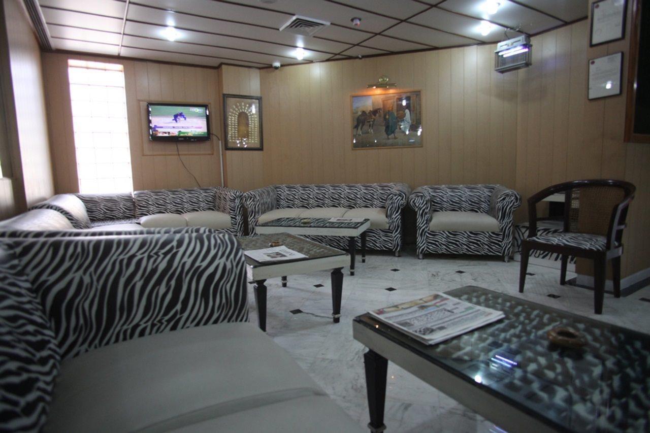 Hotel Galaxy การาจี ภายนอก รูปภาพ