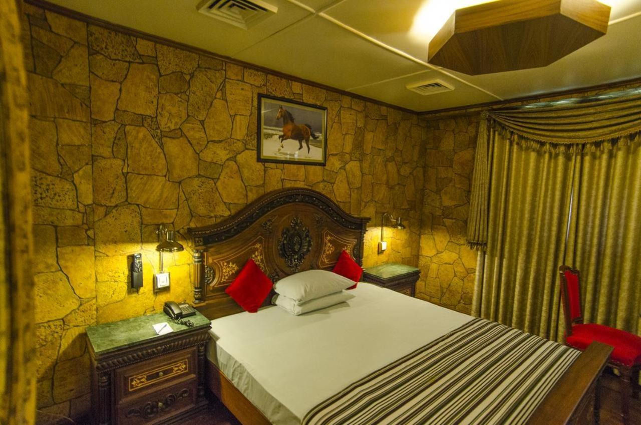 Hotel Galaxy การาจี ภายนอก รูปภาพ