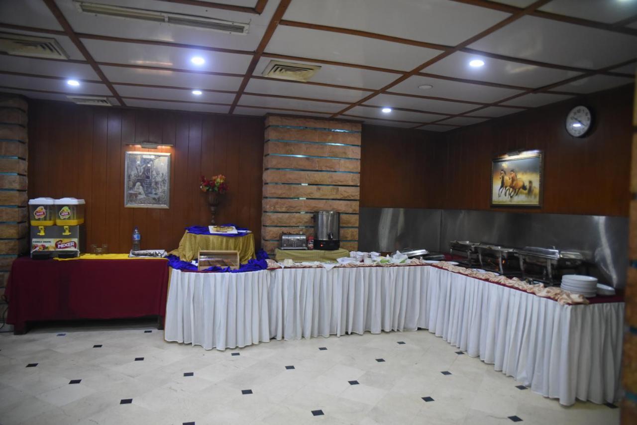 Hotel Galaxy การาจี ภายนอก รูปภาพ